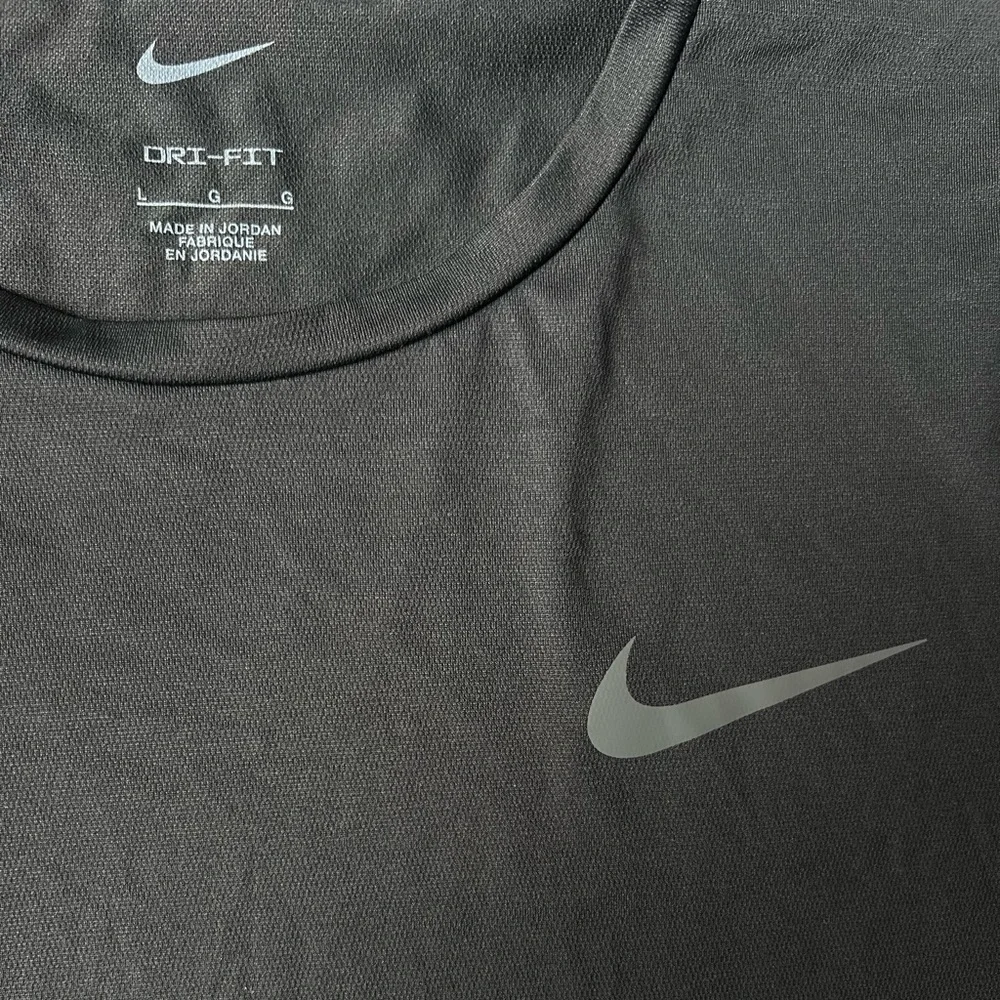 Nike Short Sleeve T-Shirt - Picture 5 of 5